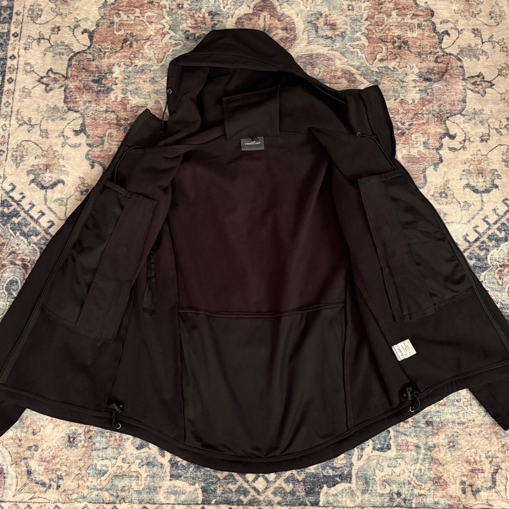 Free Soldier SHARKSKIN Men’s Warm Waterproof Softshell Tactical Hiking Jacket - Picture 3 of 4